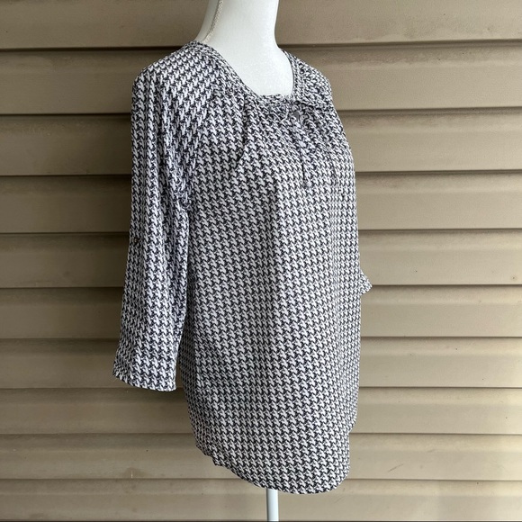 •Antilia Femme• Tab Sleeved Patterned Blouse - Size Small - Picture 4 of 9
